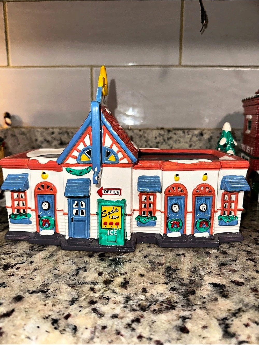 Department 56 The Honeymooner Motel Christmas Holiday Decor